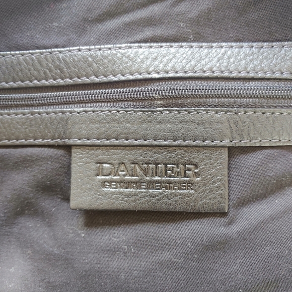 Danier black leather short shoulder bag with tassel - Picture 5 of 6